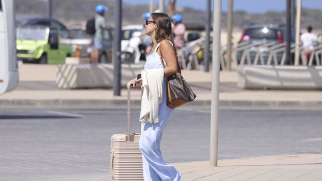 El look de aeropuerto de María Pombo.