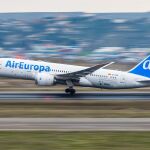 Economía/Transportes.- Los pasajeros del vuelo de Air Europa afectado por turbulencias aterrizan en Montevideo (Uruguay)