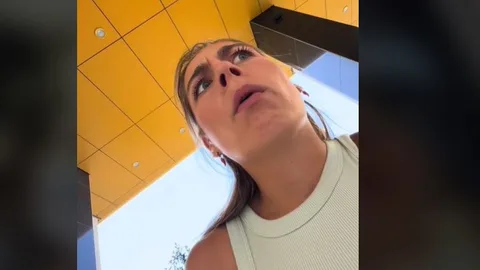 La tiktoker Marta Oliete en el vídeo subido a TikTok.