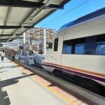 Tren de media distancia en la estación de Huelva