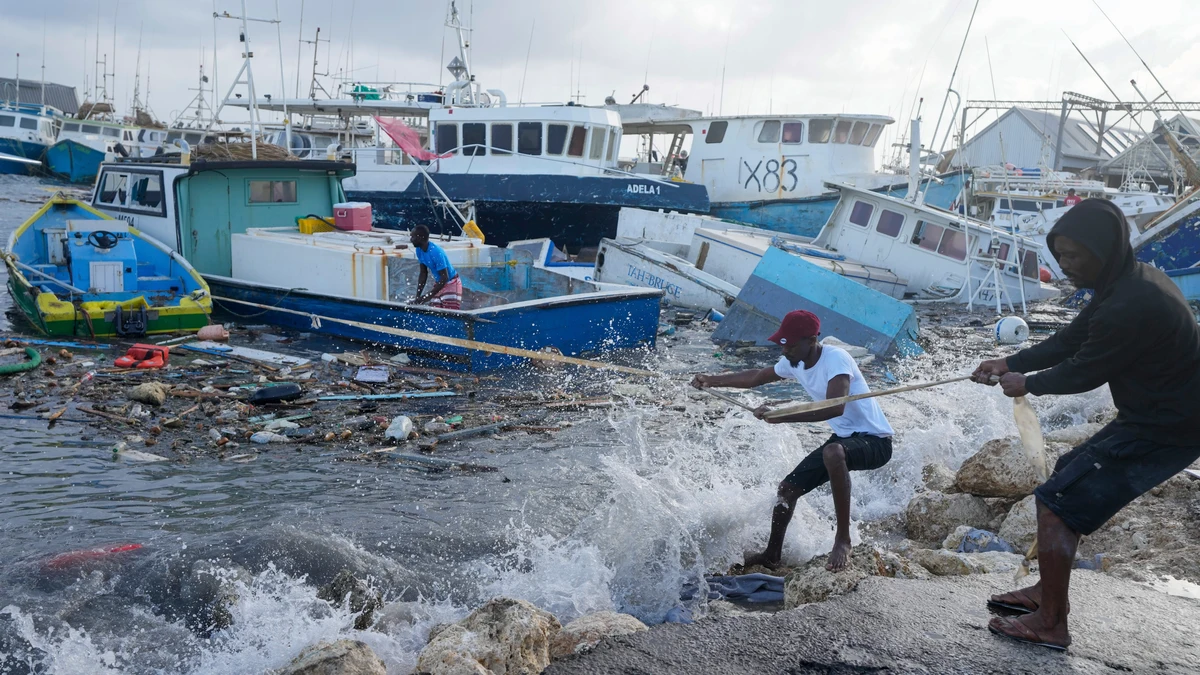 El “potencialmente catastrófico” huracán Beryl escala a la categoría 5 en el mar Caribe