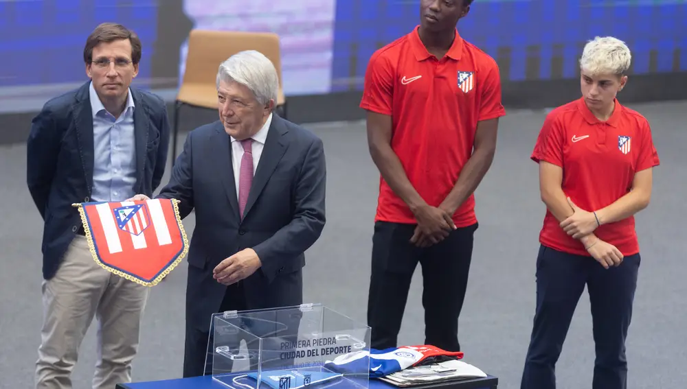 Almeida coloca la primera piedra de la Ciudad del Deporte en Madrid