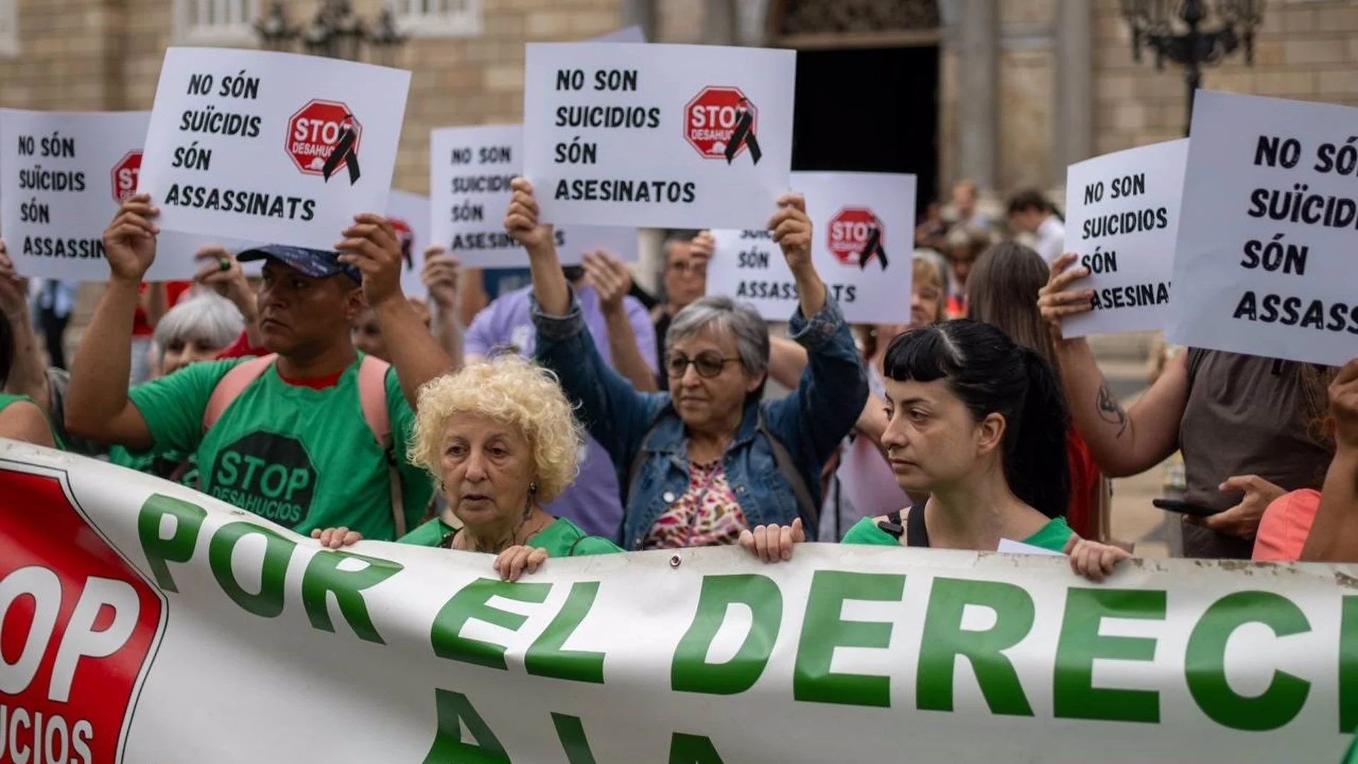 Centenares de personas protestan en Barcelona tras el suicidio de dos hermanas por desahucio