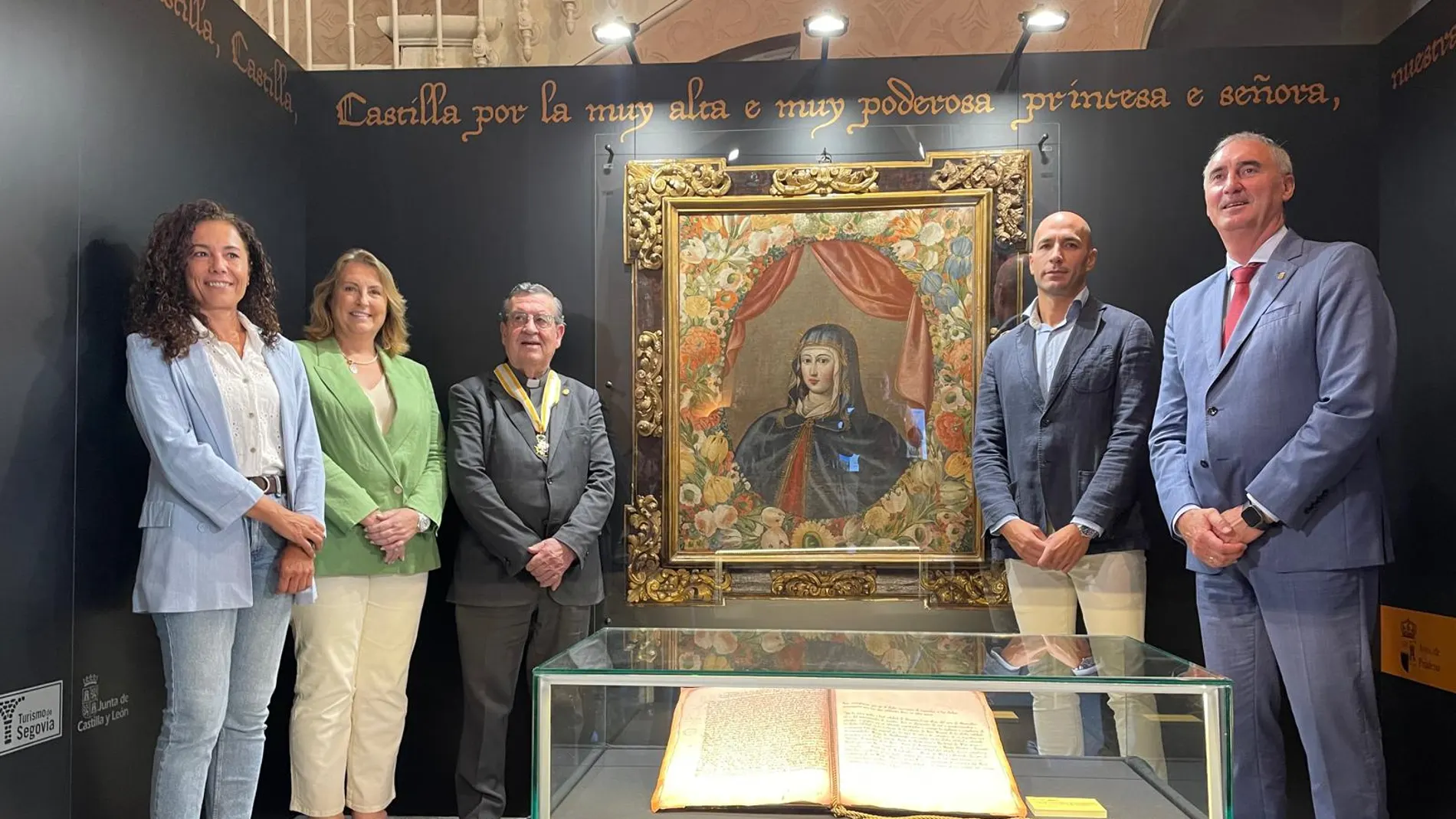El alcalde José Mazarías inaugura en Segovia la muestra "Yo, la Reyna"