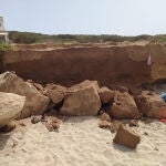 Fallece la bebé herida por un desprendimiento de rocas en una playa de Formentera