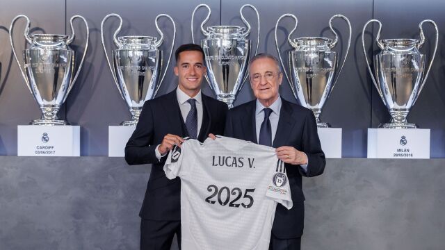 Lucas Vázquez y Florentino Pérez, en el acto de renovación de su contrato