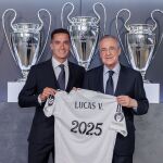 Lucas Vázquez y Florentino Pérez, en el acto de renovación de su contrato
