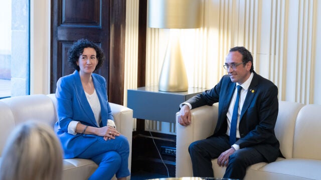 La secretaria general de ERC con funciones de presidenta, Marta Rovira, con el presidente del Parlament, Josep Rull