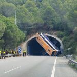 El conductor del ajutobús del accidente en Pineda (Barcelona) con 35 heridos confirma que se quedó dormido al volante 