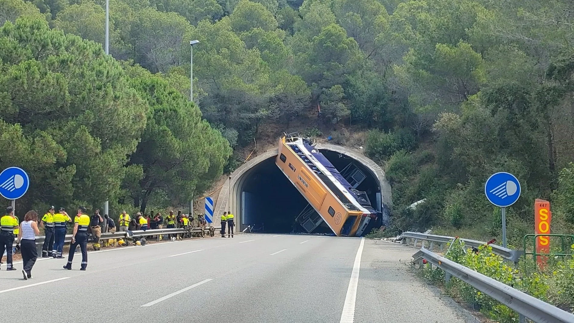 El conductor del ajutobús del accidente en Pineda (Barcelona) con 35 heridos confirma que se quedó dormido al volante