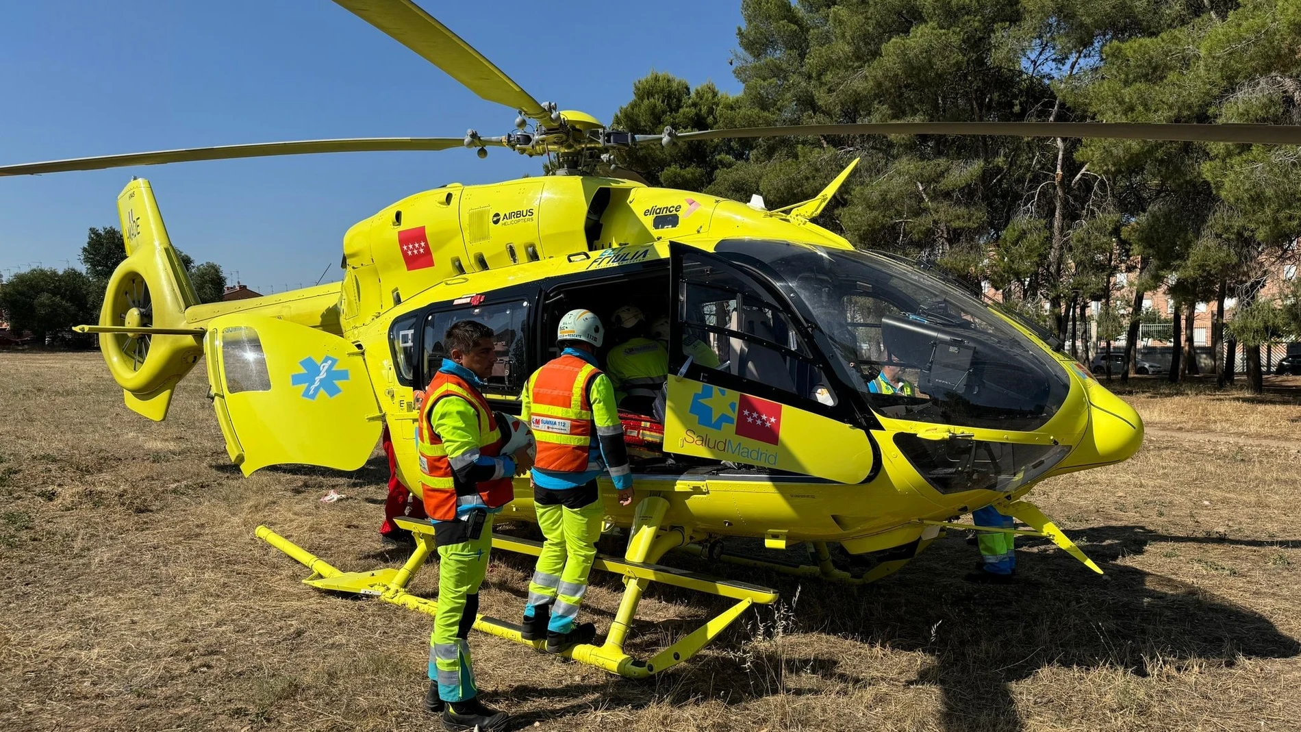 Helicóptero del SUMMA 112 que ha evacuado al menor. EMERGENCIAS 112 COMUNIDAD DE MAD 17/07/2024