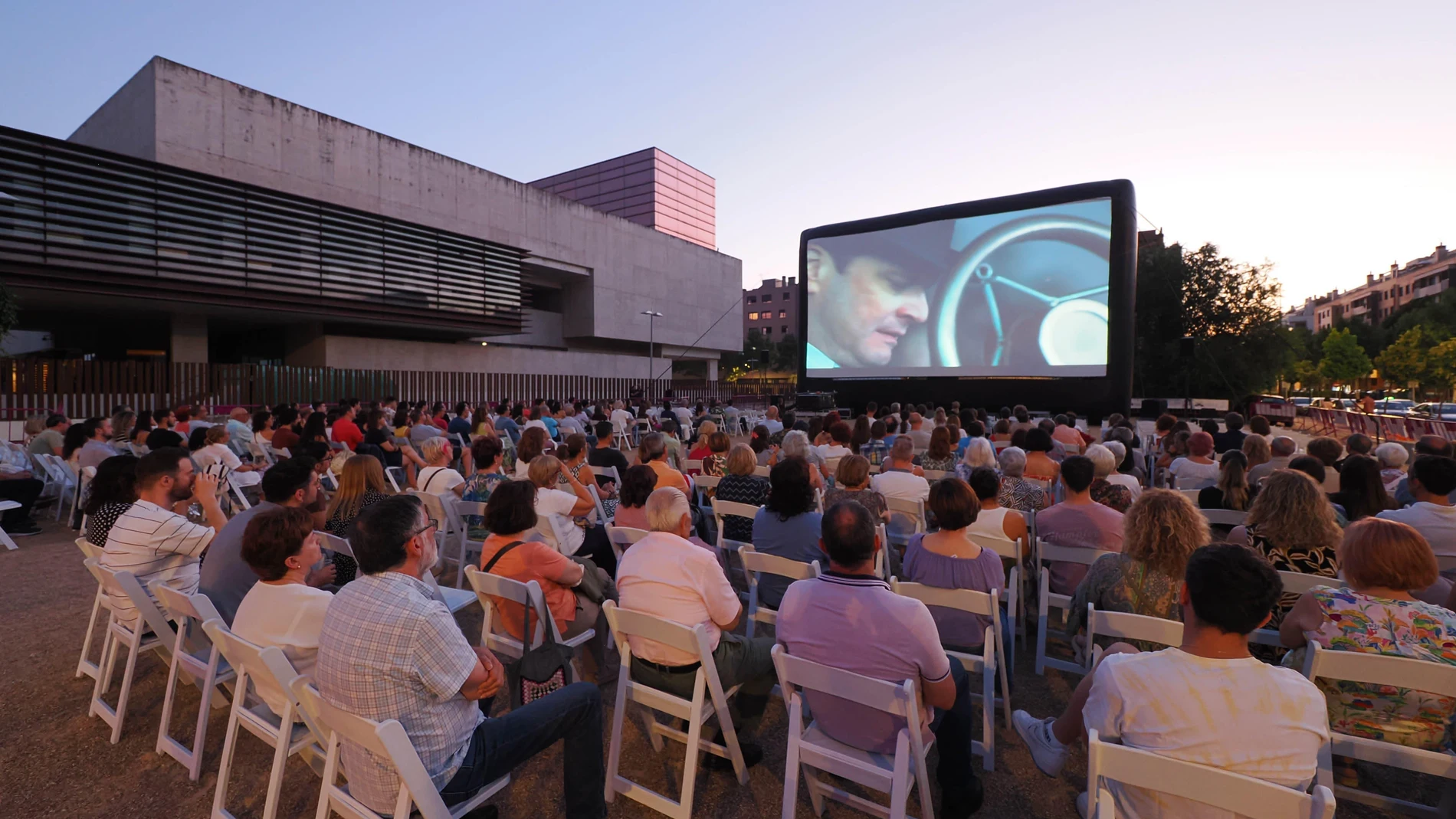 Lleno absoluto en la sesión de cine al aire libre organizada por las Cortes de Castilla y León