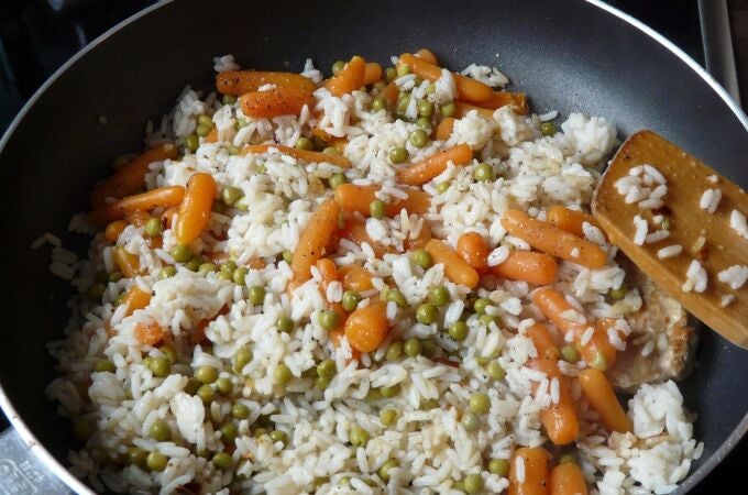 El error que todos cometemos en la cocina y que acorta drásticamente la vida de las sartenes