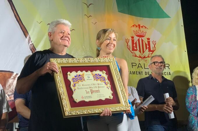 Víctor Vicente de Casa Granero, con la alcaldesa de El Palmar, Gema Estevens