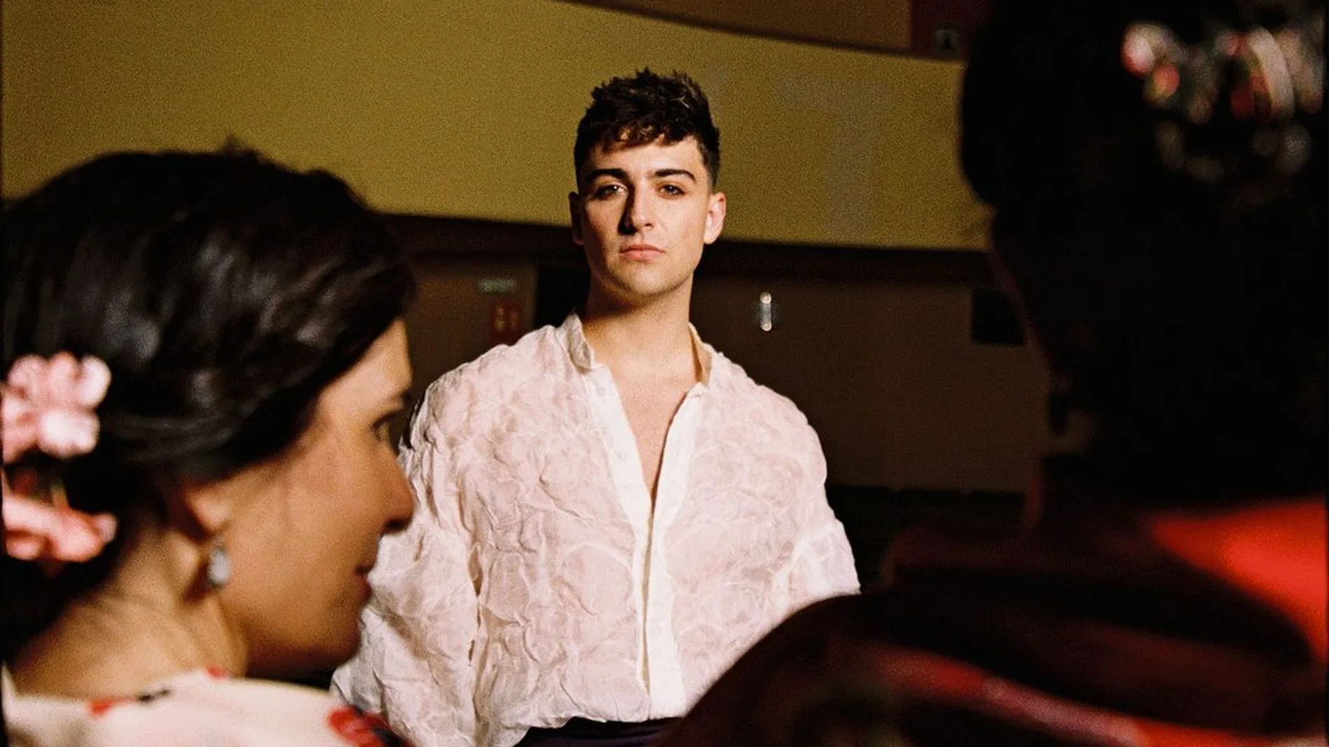 Juanjo Bona en su nuevo single, 'Mis Tías'.