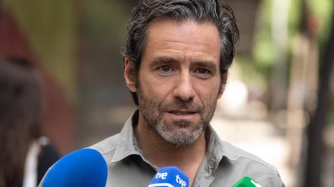 El portavoz del PP, Borja Sémper, en una declaración a los medios en las puertas de la sede nacional del partido.