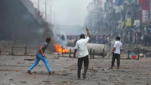 AMP.- Bangladesh.- Al menos cinco muertos y 20 heridos en nuevos episodios de violencia durante el toque de queda
