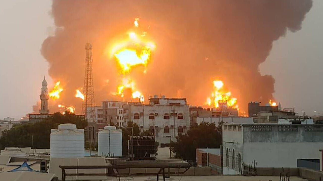 F-15とF-35のイスラエル飛行隊は、イエメン、電気センター、船の3つの港を攻撃します