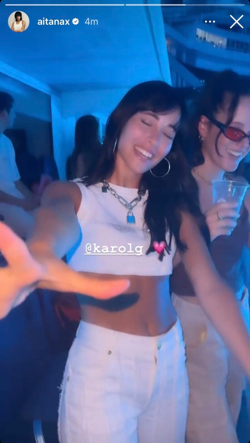 Aitana en el concierto de Karol G.