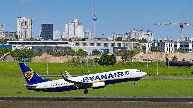 Economía.-(AMP) Ryanair reduce un 46% su beneficio entre abril y junio, hasta los 360 millones, tras retrasos de Boeing