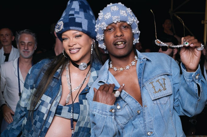 Rihanna y su pareja, A$AP Rocky luciendo Louis Vuitton