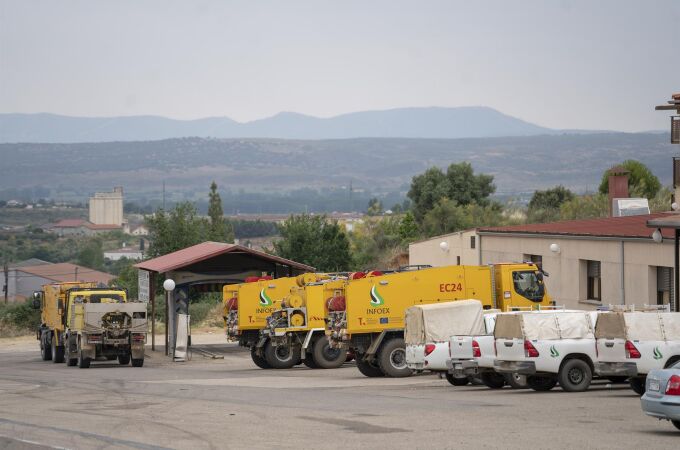 Incendios.- Extinguido el incendio forestal de Santiago de Alcántara y controlado el de Oliva de Mérida (Extremadura)