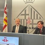 El alcalde de Barcelona, Jaume Collboni, y el director del Instituto Cervantes, Luis García Montero, en una rueda de prensa en el Ayuntamiento de Barcelona.