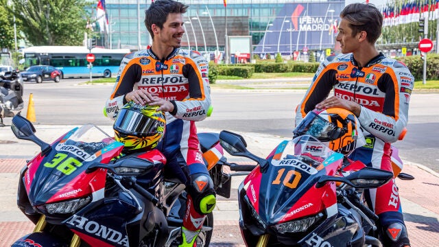 Joan Mir y Luca Marini, pilotos del Repsol Honda Team de MotoGP, en un rodaje en Madrid por el circuito de F-1 en IFEMA
