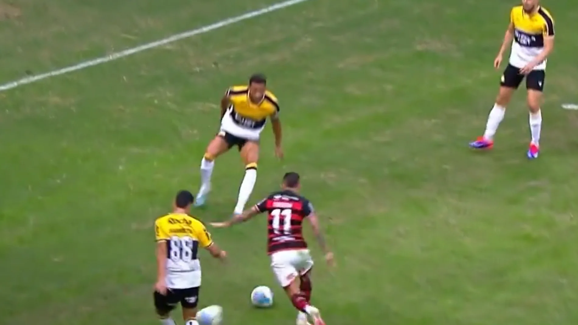 El increíble penalti pitado en la Liga de Brasil