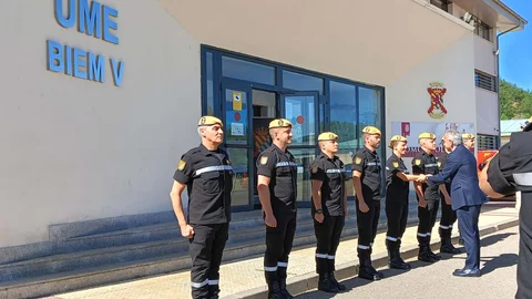El delegado del Gobierno, Nicanor Sen, visita base militar del Quinto Batallón de Intervención en Emergencias de la Unidad Militar de Emergencias, ubicada en la localidad leonesa del Ferral del Bernesga