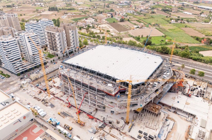 Los trabajos del Roig Arena se centran ahora en la cubierta y la fachada 