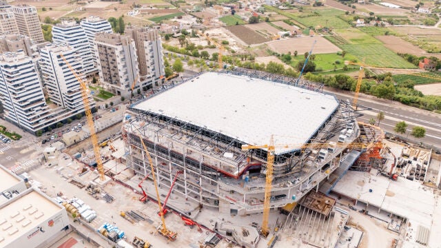 Los trabajos del Roig Arena se centran ahora en la cubierta y la fachada 