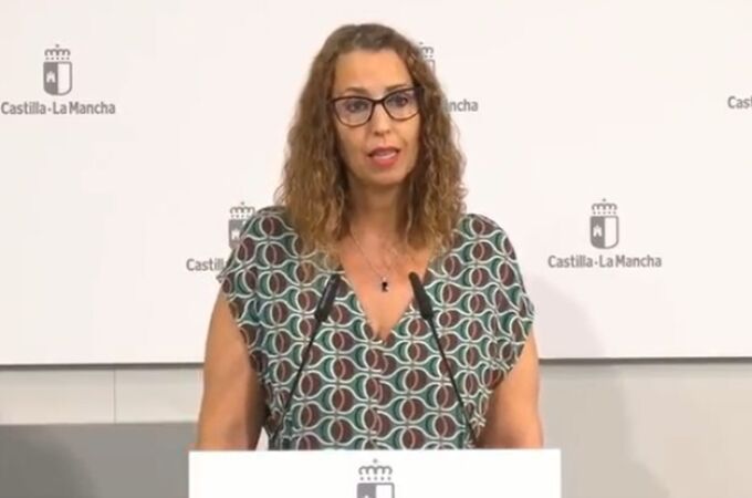 La consejera de Igualdad, Sara Simón, durante la rueda de prensa en el Palacio de Fuensalida