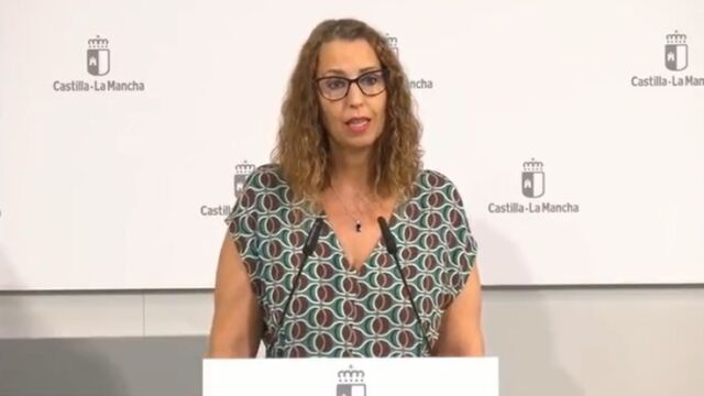 La consejera de Igualdad, Sara Simón, durante la rueda de prensa en el Palacio de Fuensalida