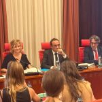 AMP.- El Parlamento catalán acuerda por unanimidad mantener la Medalla de Oro a la Abadía de Montserrat