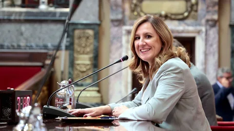 La reprobación a la alcaldesa Catalá no sale adelante por el apoyo "solo institucional" de Vox