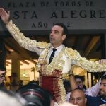 GRA388. BILBAO(BIZKAIA), 25/08/2017.- El diestro Enrique Ponce ha salido hoy por la puerta grande de la plaza de toros de Vistalegre, tras cortar dos orejas a su segundo toro durante la séptima tarde de Corridas Generales de Bilbao 2017. EFE/MIGUEL TOÑA