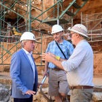  El delegado del Gobierno en Castilla y León, Nicanor Sen, visita en Burgos la excavación y los yacimientos en la sierra de Atapuerca, junto a José María Bermúdez de Castro y Eudald Carbonell