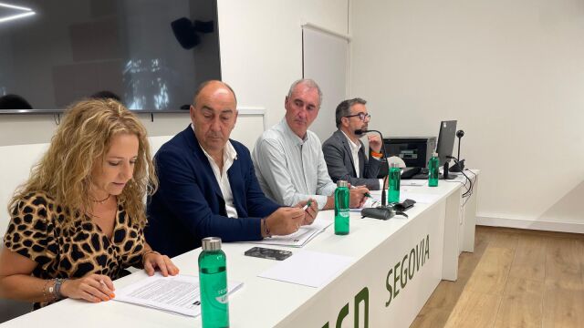 Junta Rectora de la UNED, presidida por el alcalde, José Mazarías