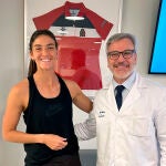 El pódcast de Vithas aborda la lesión sufrida por la jugadora de hockey Flor Teves y su recuperación