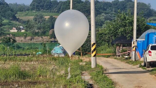 Corea.- Un globo con basura enviado por Corea del Norte cae en el recinto de la Oficina Presidencial surcoreana