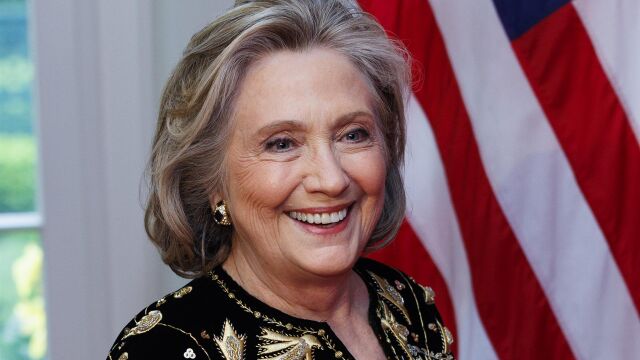 Hillary Clinton advierte de que Harris se enfrenterá al "sexismo y los dobles estándares" durante la campaña
