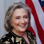 Hillary Clinton advierte de que Harris se enfrenterá al "sexismo y los dobles estándares" durante la campaña