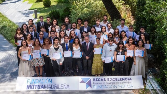 Estudiantes receptores de las Becas Excelencia 2024 de la Fundación Mutua Madrileña