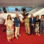 El consejero de Cultura, Turismo y Deporte, Gonzalo Santonja, y el director científico del Museo de la Evolución Humana, Juan Luis Arsuaga, inauguran la exposición ‘Las manos mágicas’ 