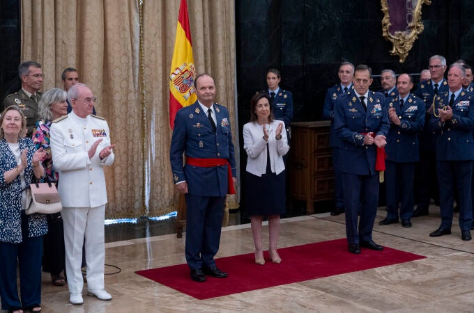 Robles preside el acto de toma de posesión del nuevo jefe de Estado Mayor del Ejército del Aire y del Espacio (JEMA)