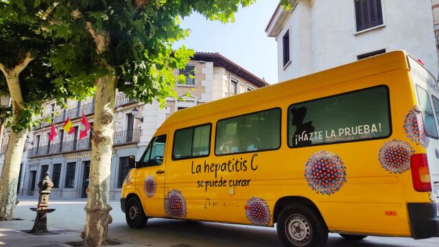 Esta unidad móvil recorre distintas ciudades de España haciendo pruebas a personas de grupos vulnerables