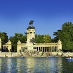 Imagen del estanque del parque de El Retiro
