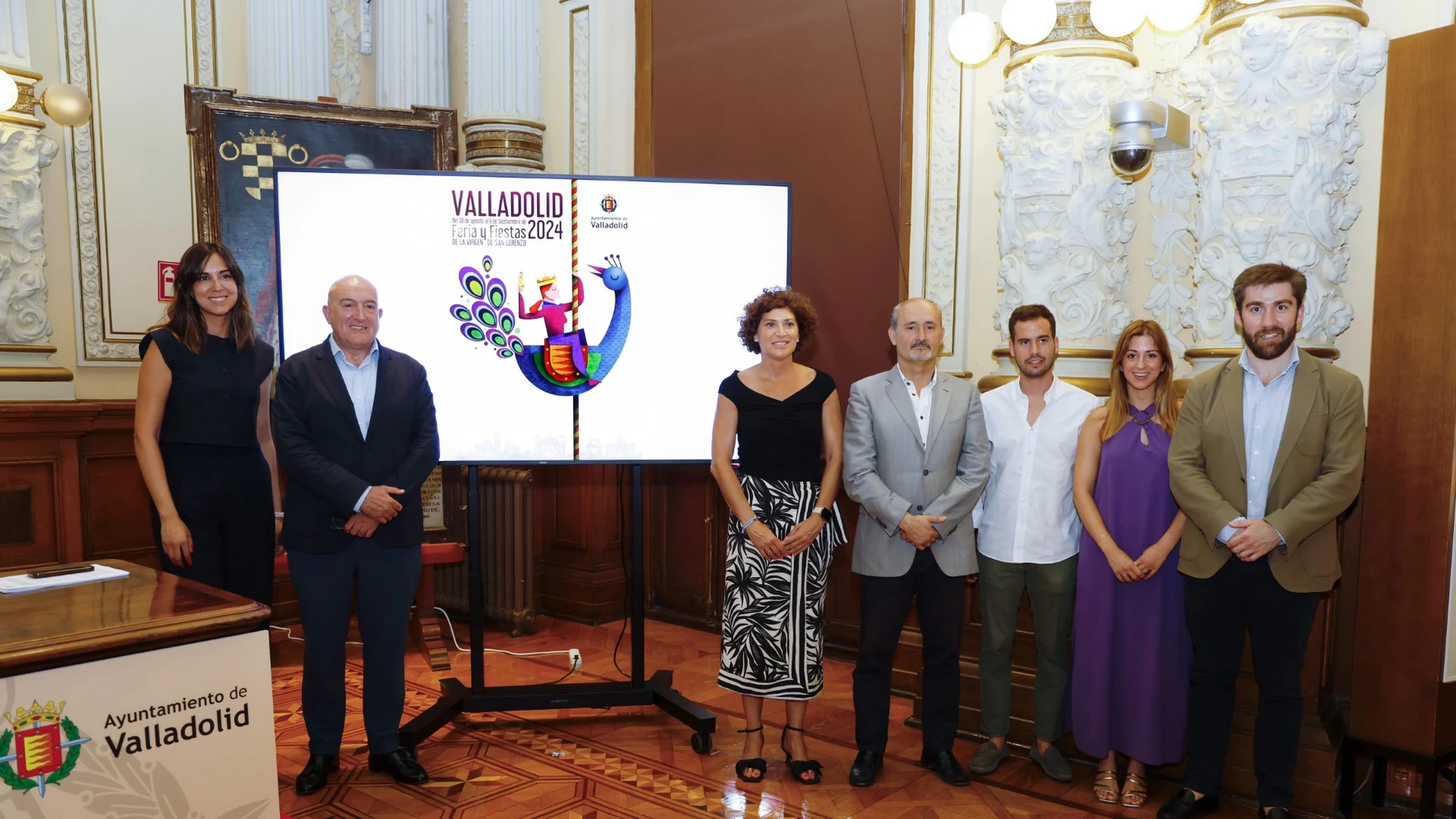 El alcalde de Valladolid, Jesús Julio Carnero, presenta la programación de Fiestas de San Lorenzo junto a los concejales Blanca Jiménez, Mayte Martínez, Rodrigo Nieto, Carolina del Bosque, Francisco Blanco y Alberto Cuadrado