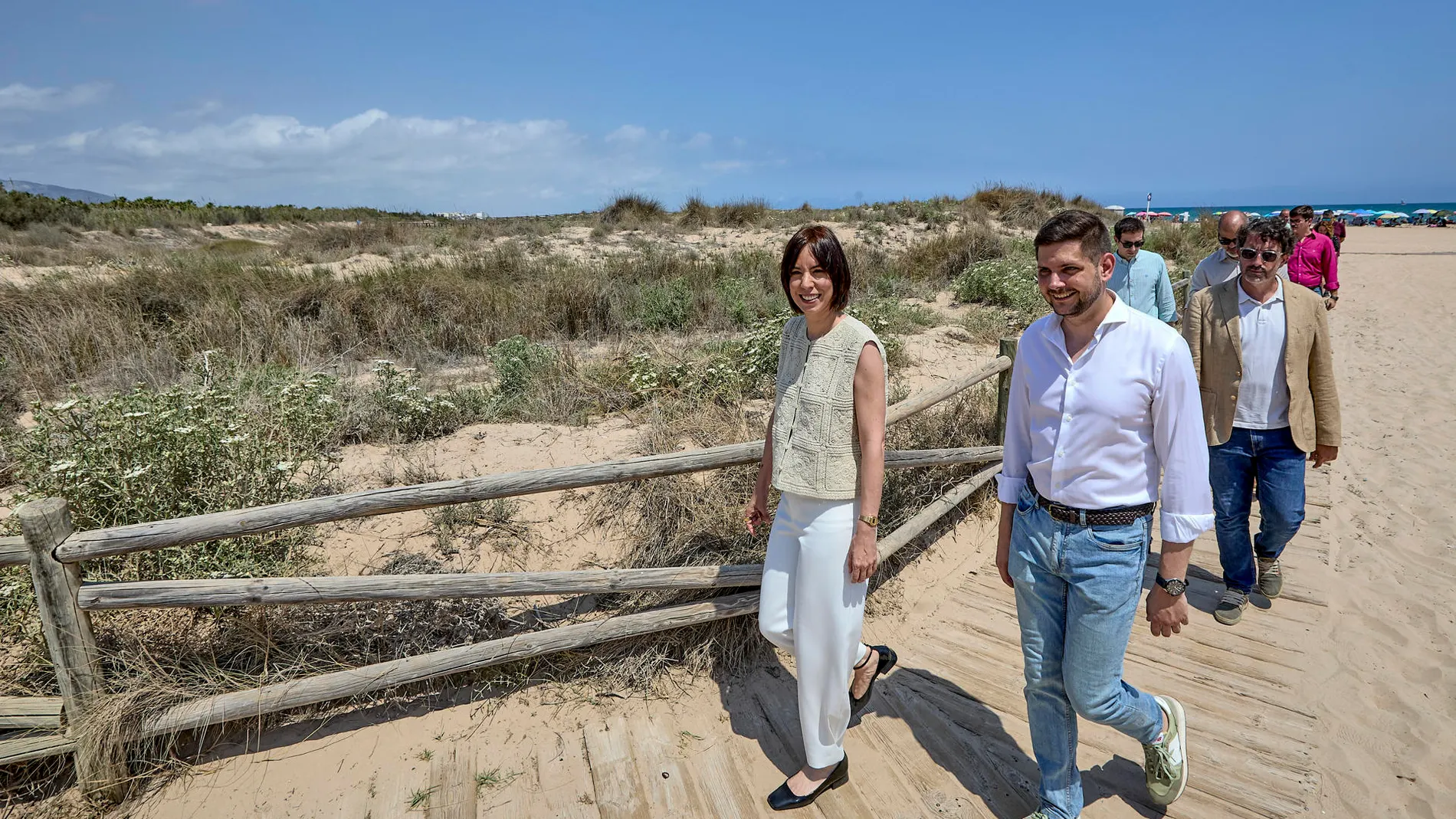 La ministra de Innovación, Ciencia y Universidades, Diana Morant, hoy en la playa de Gandía